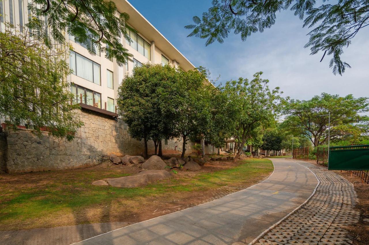 Hyatt Hyderabad Gachibowli Hotel Exterior foto